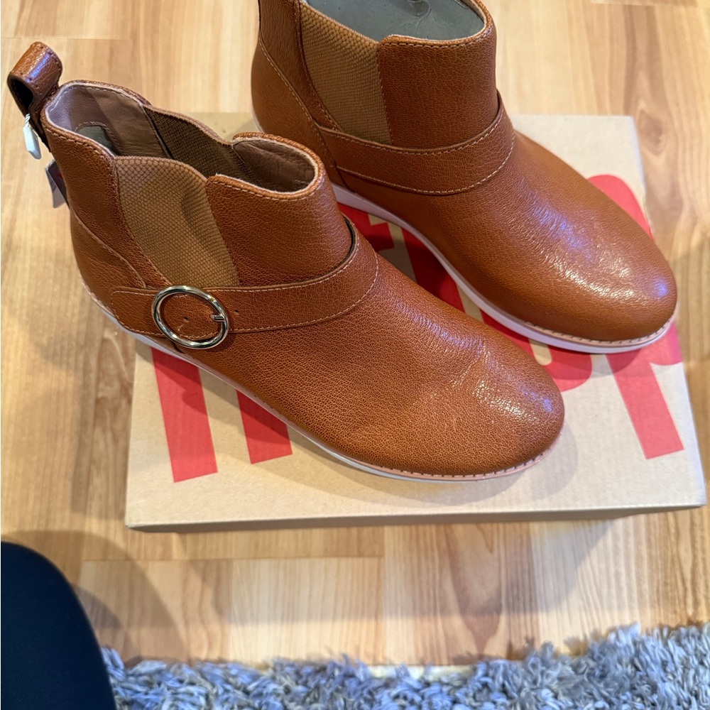 Womens Fitflop Bria Buckle leather bootie. Tan 6.5 New in box. Made for Comfort - Picture 7 of 8